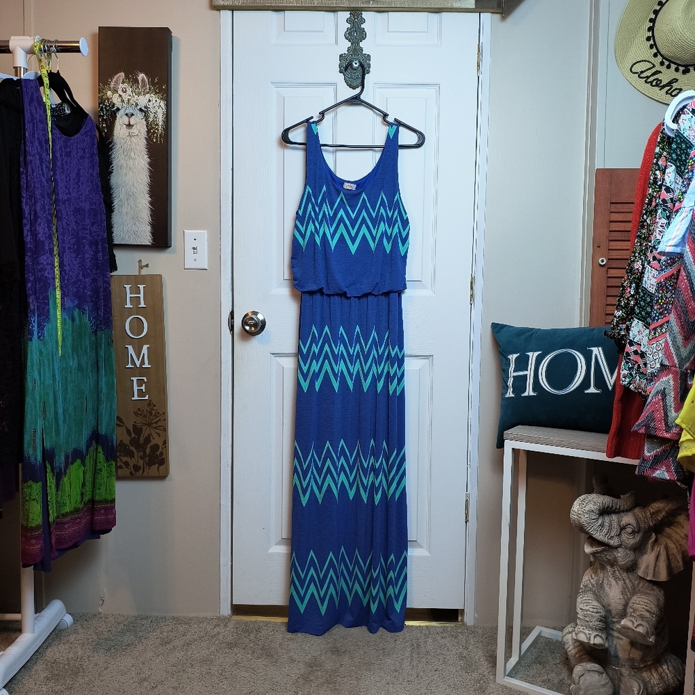 Pixely maxi Cold Shoulder Chevron maxi Dress